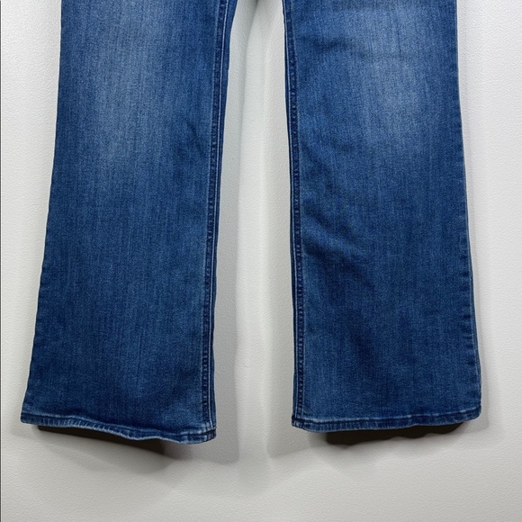 Old Navy Women's Size 10 High Rise Flare Jeans in Classic Blue - Picture 4 of 6